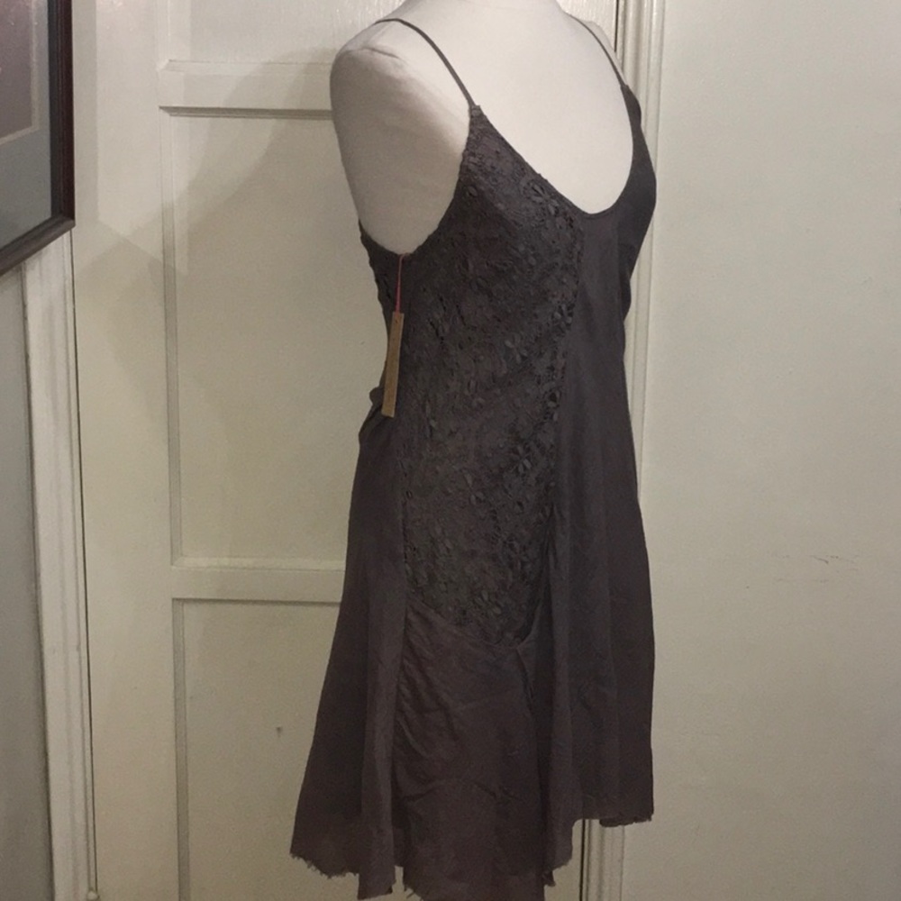 A Commom Thread Dress - Picture 2 of 15